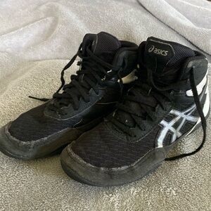 Youth ASICS Wrestling Shoes Size 3.5 Preowned
